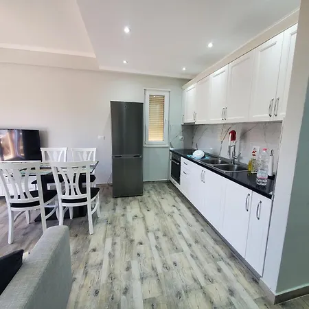 Urban Charm Lalzi ドゥラス