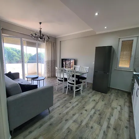 Urban Charm Lalzi ドゥラス